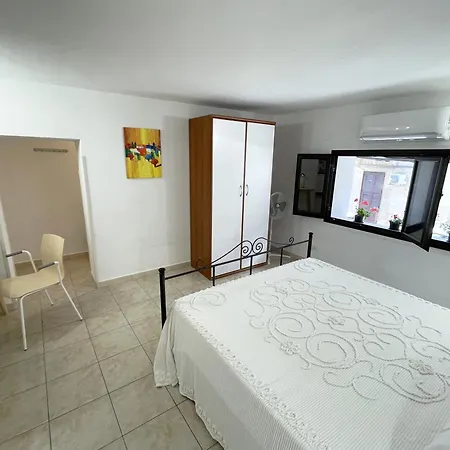 Apartment Dora's