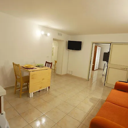 Apartment Dora's